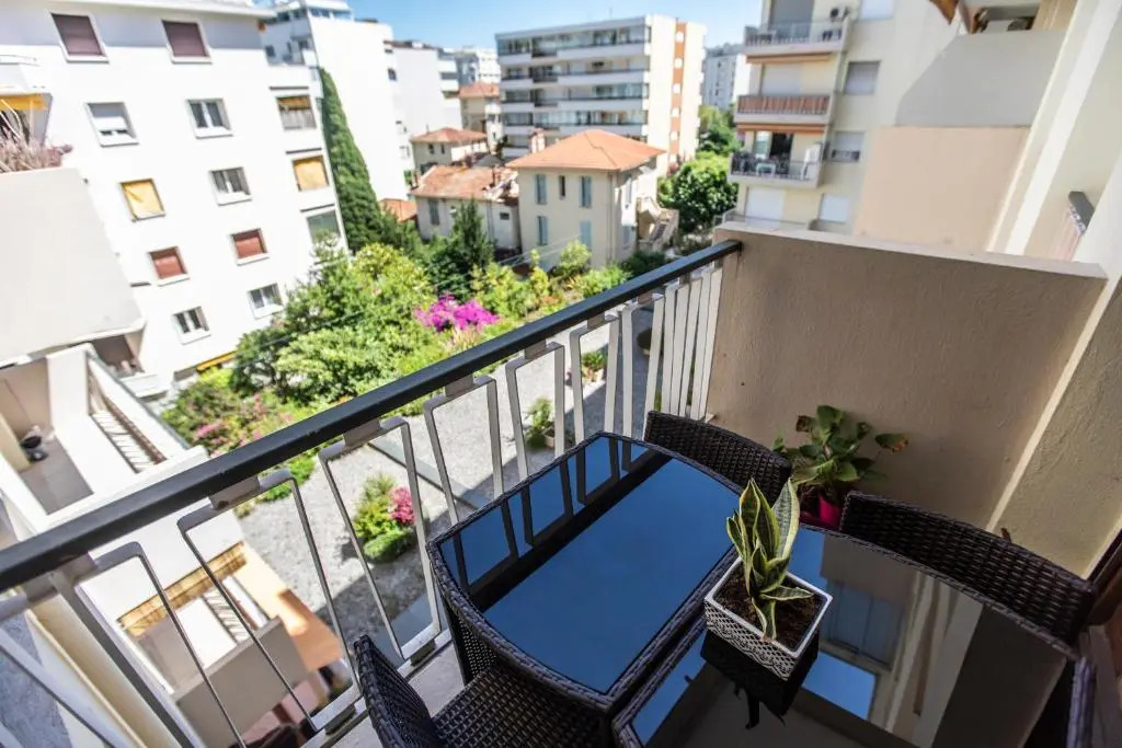 ++++ renovated cosy 50m2 sunny flat / balcony / close to beach and to the Palais des festivals ++++