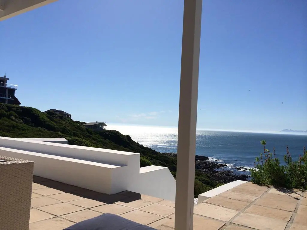 La Petite Baleine Oceanfront Villa