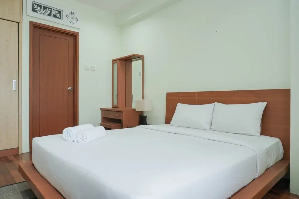 Homey and Modern with City View 2BR Poins Square Apartment