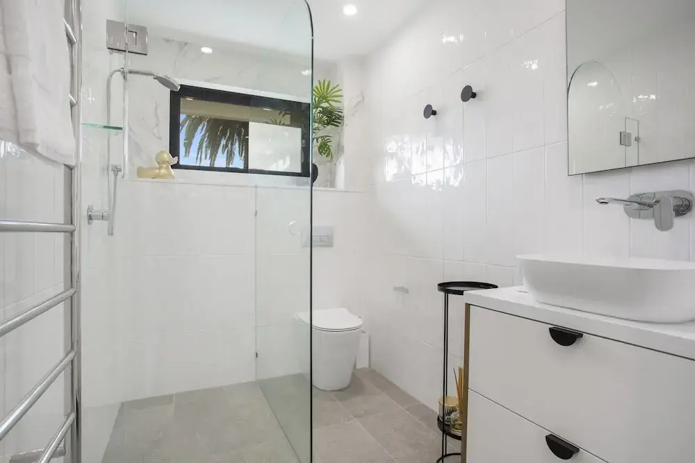 North-east Facing Modern 2-bed Apartment