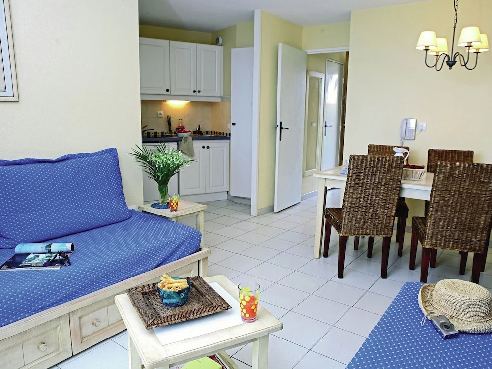 Attractive Apartment With Dishwasher, in Cozy Coastal Town