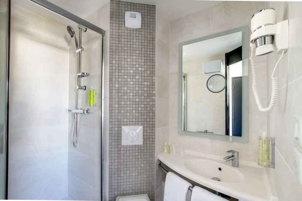 Brit Hotel Reims La Neuvillette