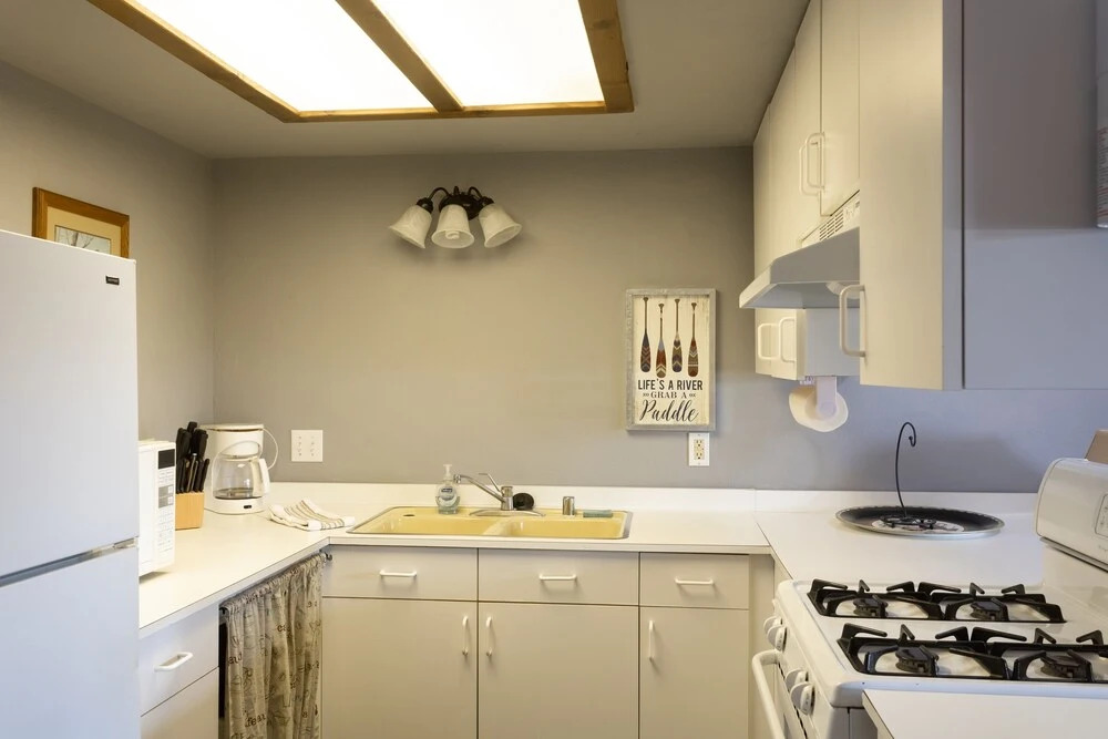 03 - Grizzly Bear 1 Bedroom Home by Redawning