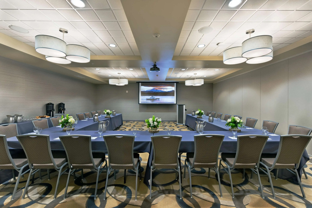 Oxford Suites Bellingham