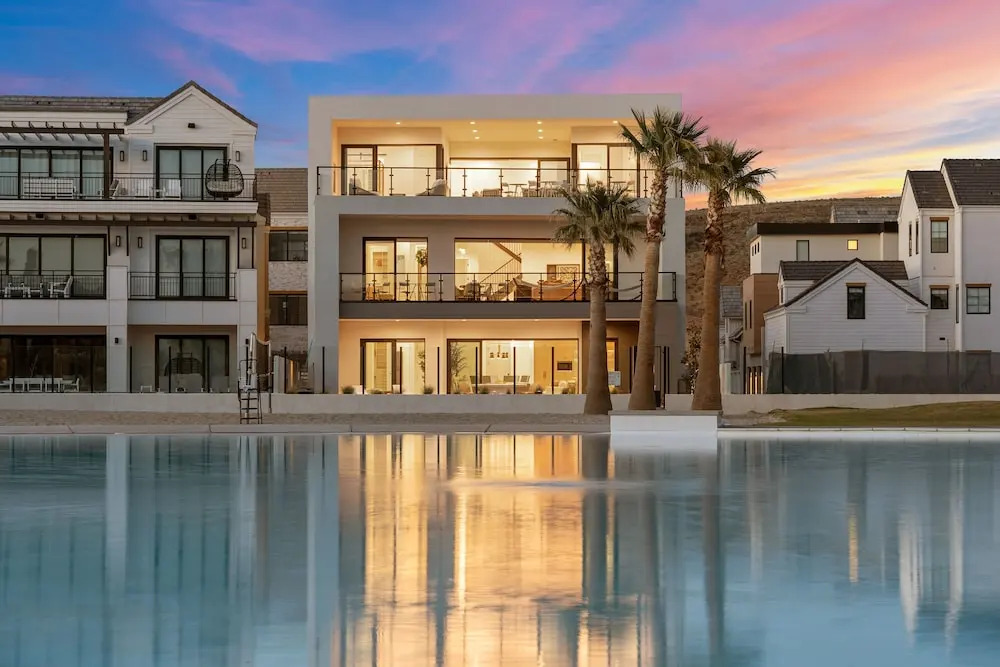 Modern Lagoon 7 Bedroom Home
