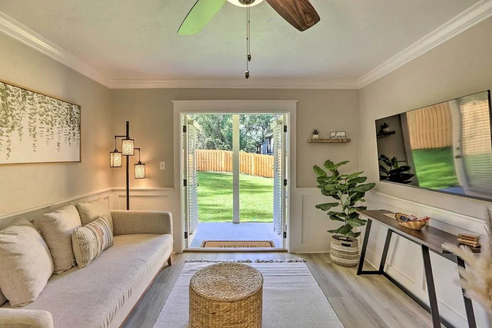 Cozy Tallahassee Apartment w/ Spacious Yard!