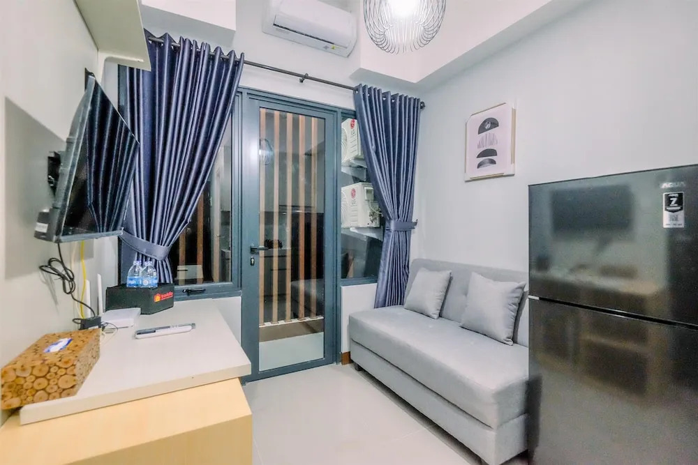 Well Furnished And Comfy 2Br At Royal Heights Apartment