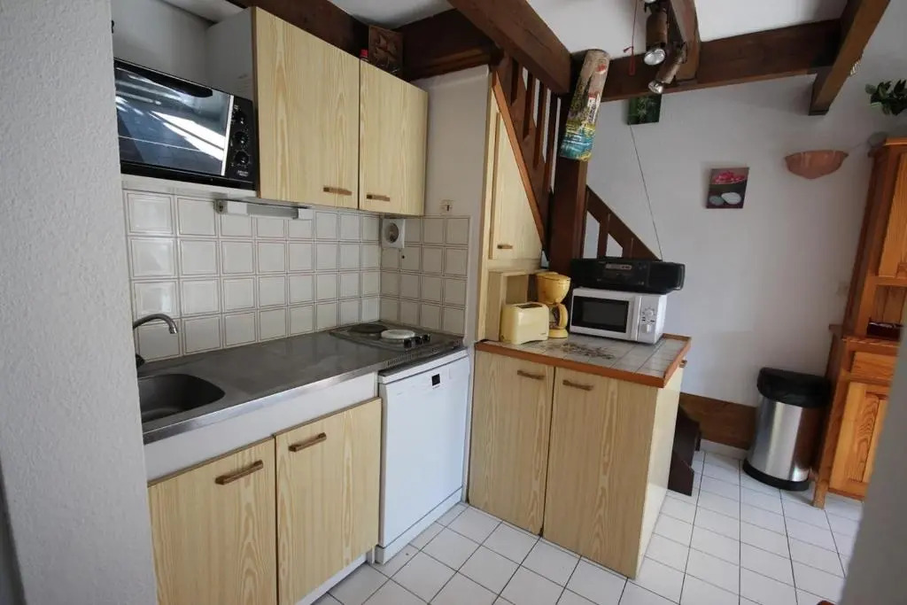 300m de la plage, adorable maison sud 2 chambres 5 couchages terrasse ombragée parking LRHP14