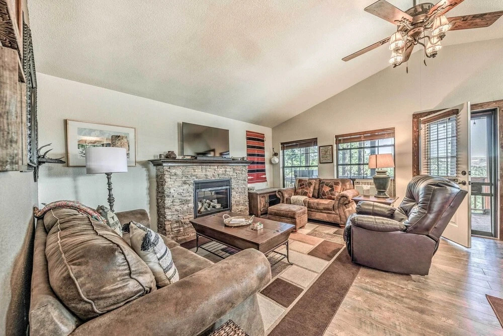 Cozy & Modern Ruidoso Cabin w/ Stellar Views!