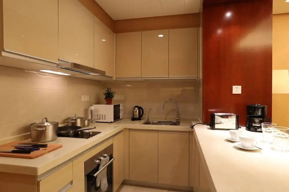 Han Luxury Holiday Hotel (Nanjing Greentown Crystal Blue Bay Baijiahu Subway Station Branch)