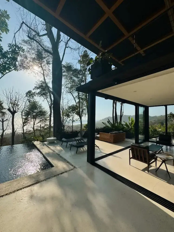 w Spectacular 4BR Villa in Costa Rica