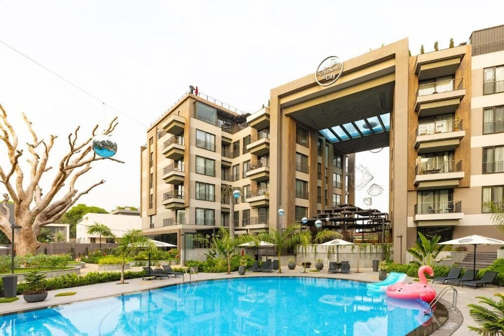 The Diamond in City luxury suites by Cozy