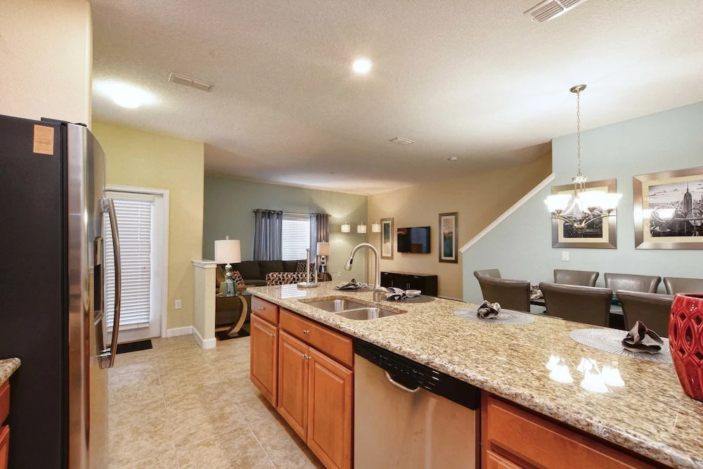 Storey Lake 5 Bedroom Townhome w Pool - 1600ST
