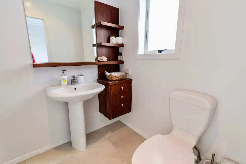 Modern and Central 2 Bedroom Home in Epsom