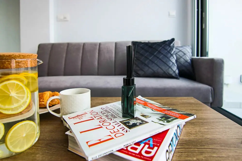 Phaedrus Living: Seaside Executive Flat Harbour 201
