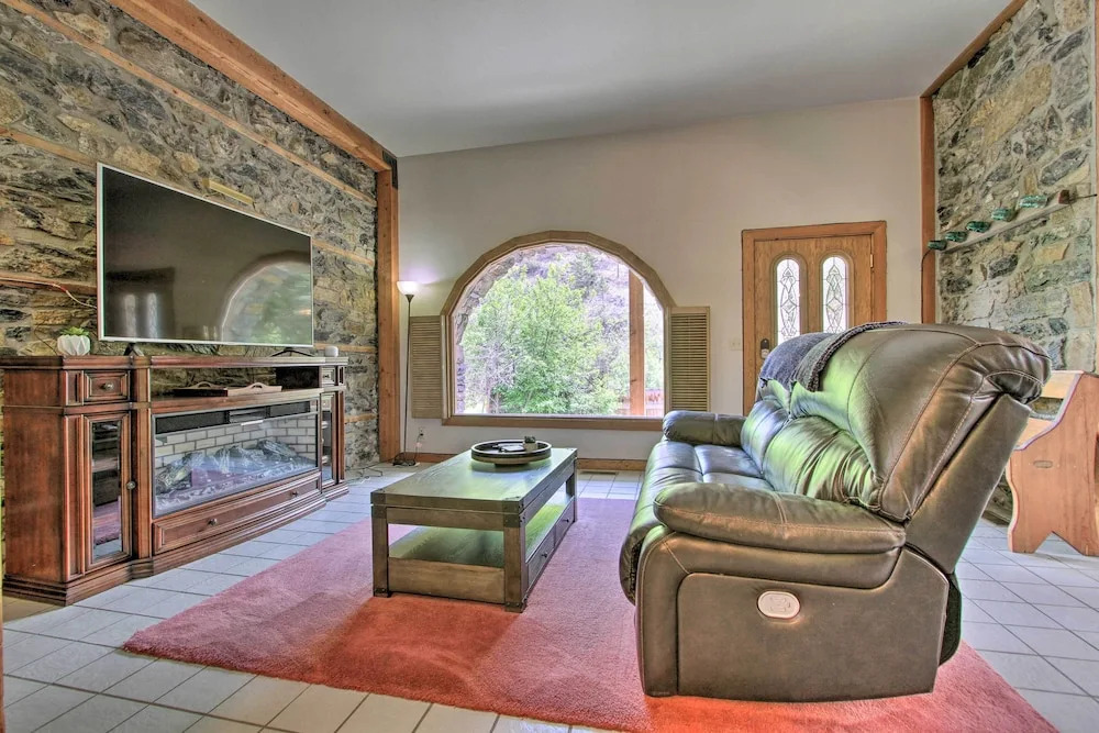 Historic Helena Retreat - Near Dtwn & Mt Helena!