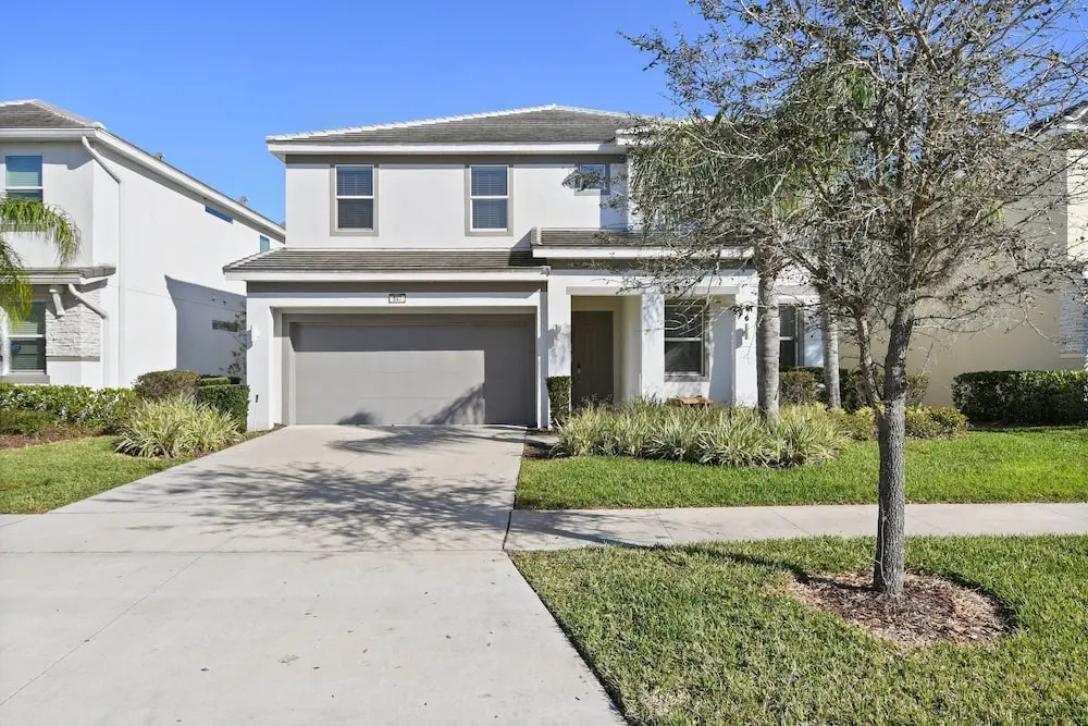 Elegant Home with Pool & Spa, Close to Disney