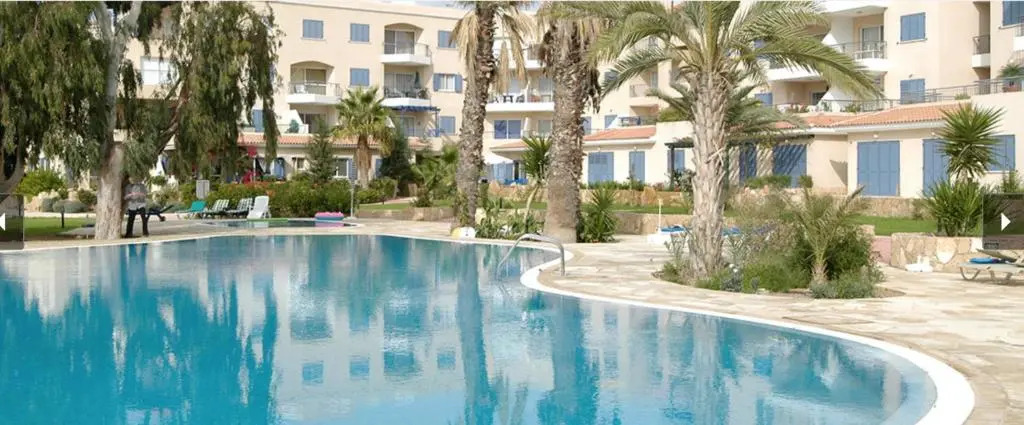 Stylish 2 bedroom apartment with seaviews in King's Palace