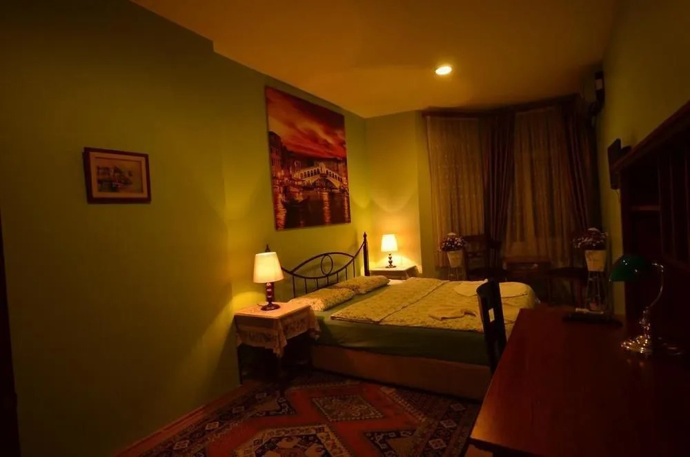 Station Hotel 34