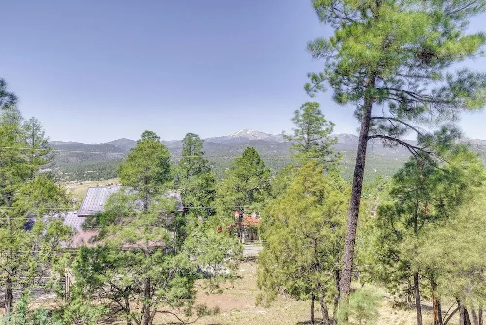 Moondance Ruidoso Retreat w/ Hot Tub & Views