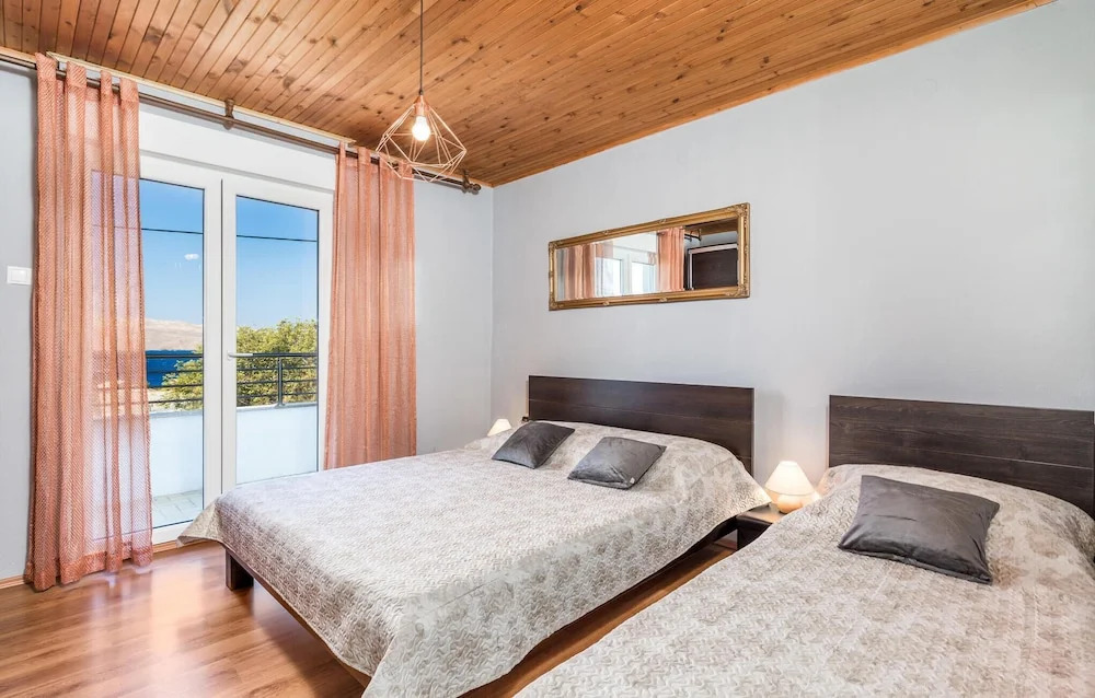Stunning Home In Karlobag With Wifi