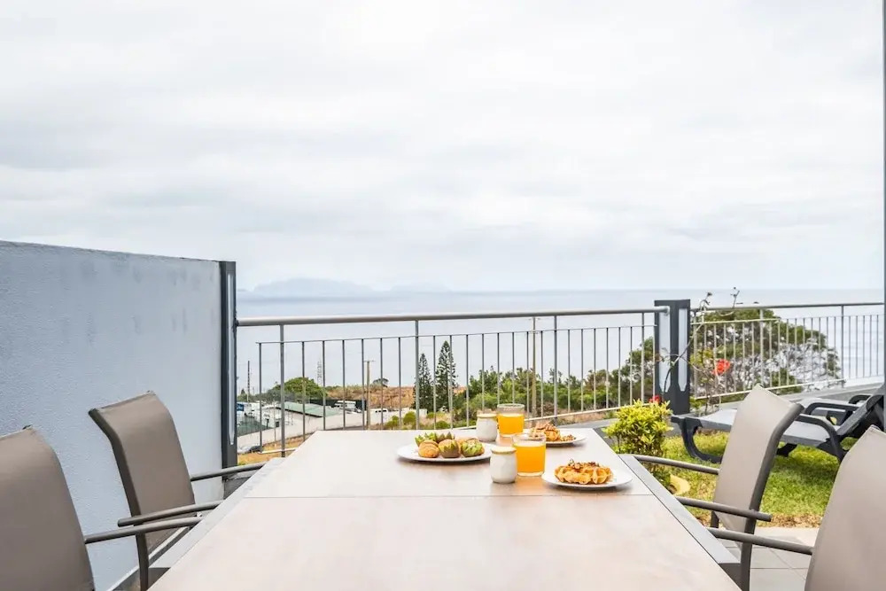 Villa Eastern Edge by Homie