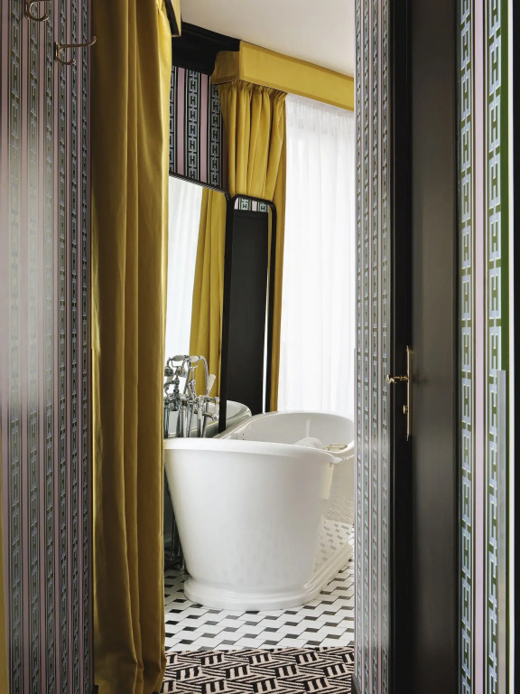Отель Les Deux Gares and Spa