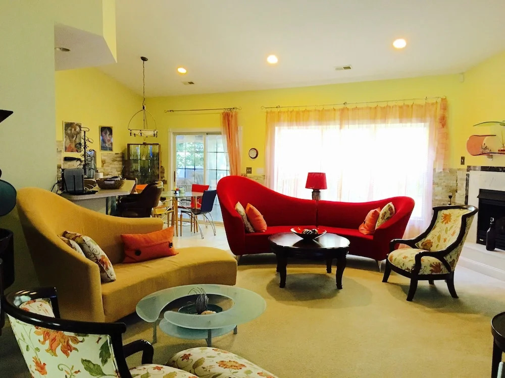 Luxury 3 BR home 1 Block from the Beach