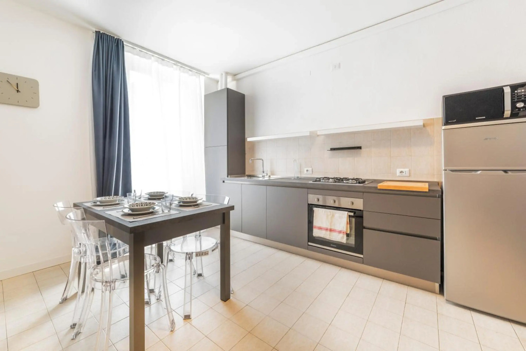 Roomy Apartment X6 close to Subway!
