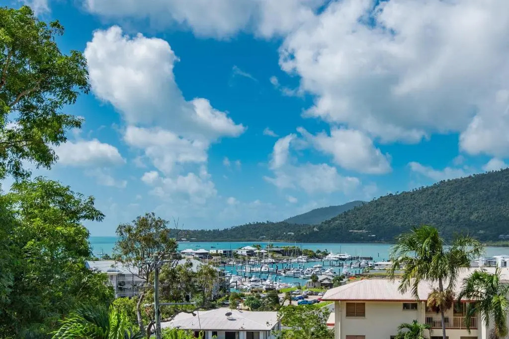 2BR Apartment with Stunning Ocean Views