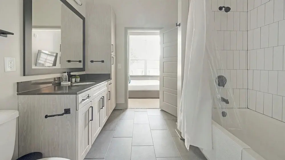 Landing Beautiful 1BD Pool Gym
