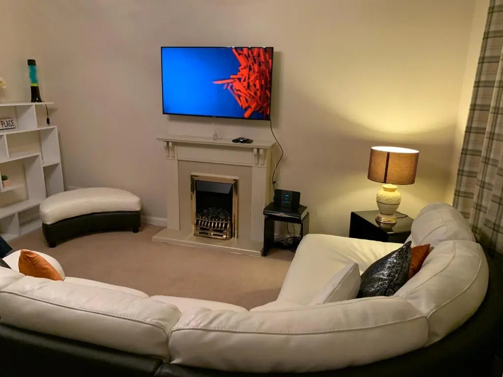 Holland Drive 2 Bedroom Flat (Adults Only)