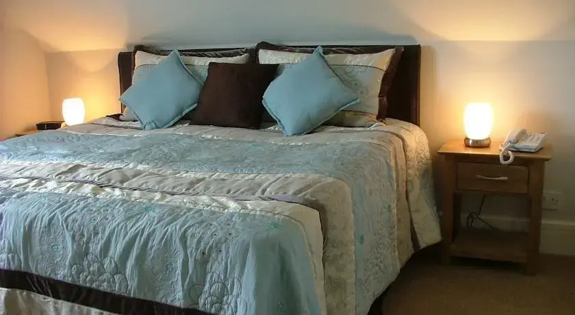 Mead Lodge B&B