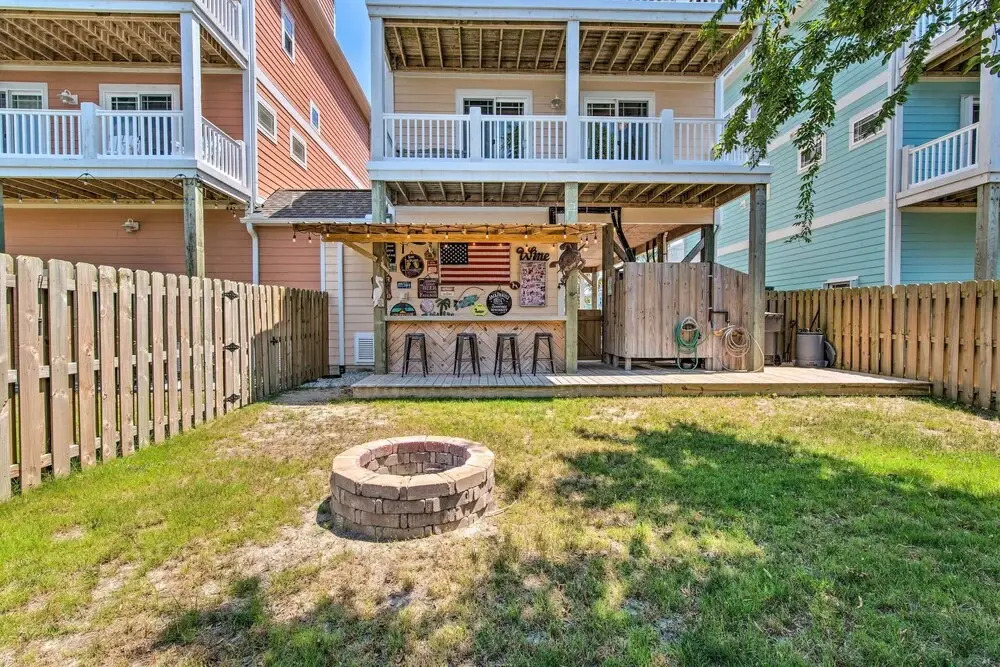 Surf City Escape w/ 6 Decks: Steps To Beach