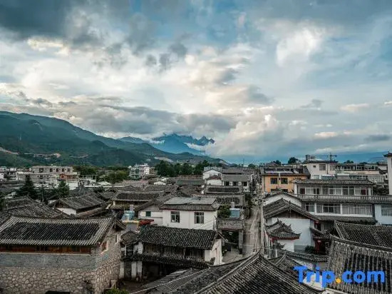 Yukai Snow Mountain Scenic Homestay (Shuhe Ancient Town Branch)