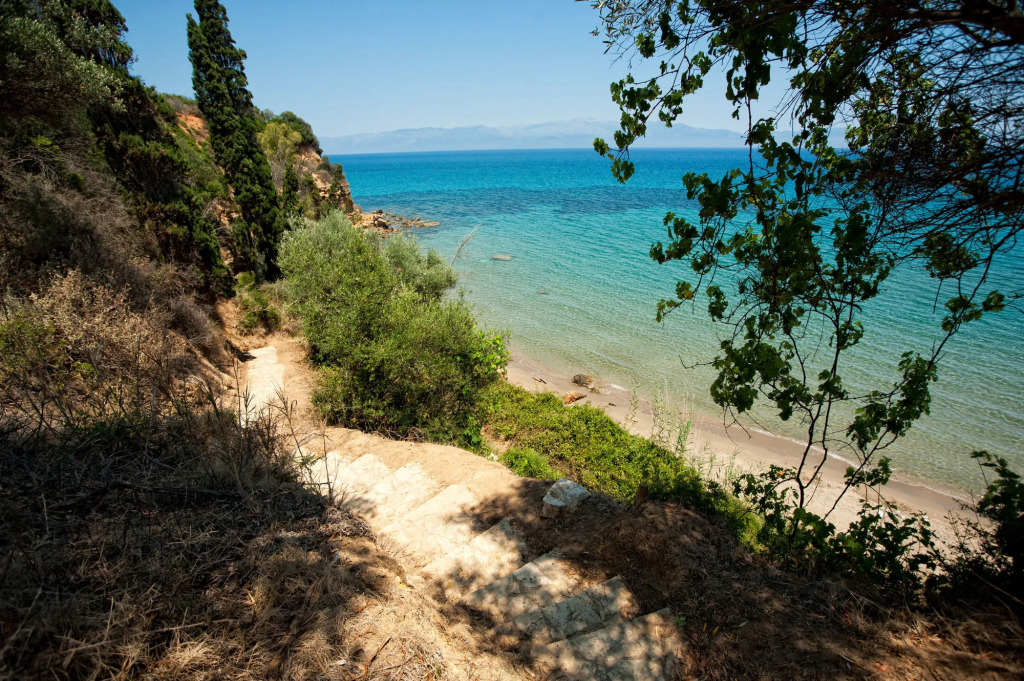 Colonides Retreat Sea & Silence