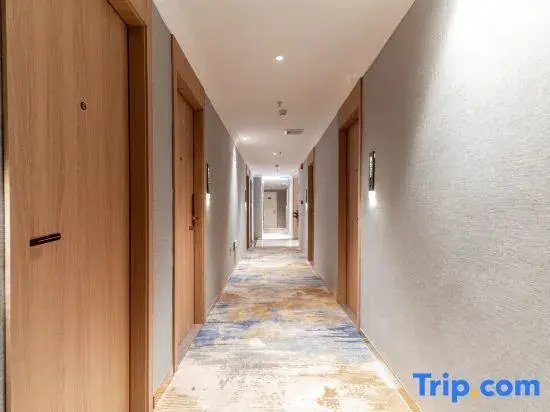 Unitour Hotel (Guilin Jinshan Square Lingui Pedestrian Street)