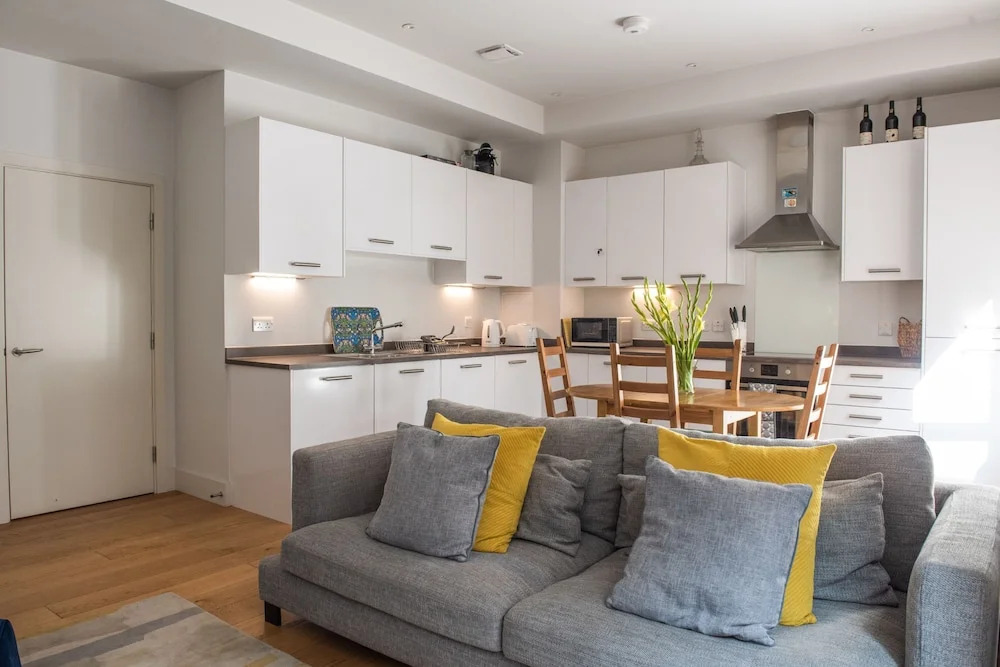 Modern 3 Bedroom Ground Floor Flat Near Finsbury Park