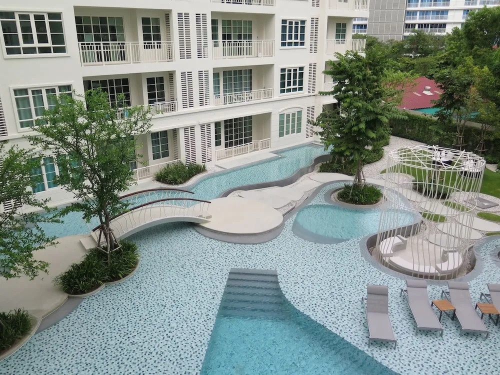 Summer Huahin Condo 2 Bedrooms Pool View Classic Room