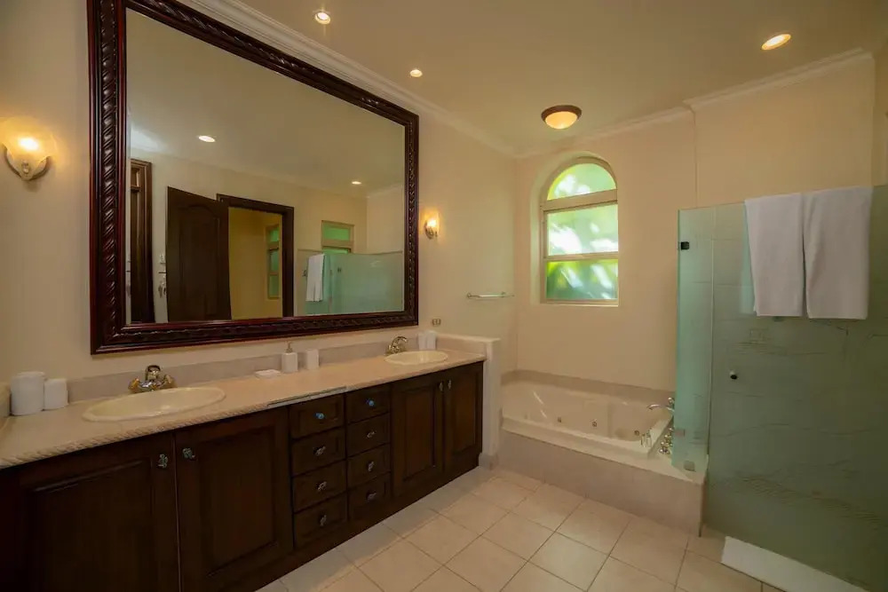 Bella Vista 3F- 3 bdr 3 1 2 Bath Family