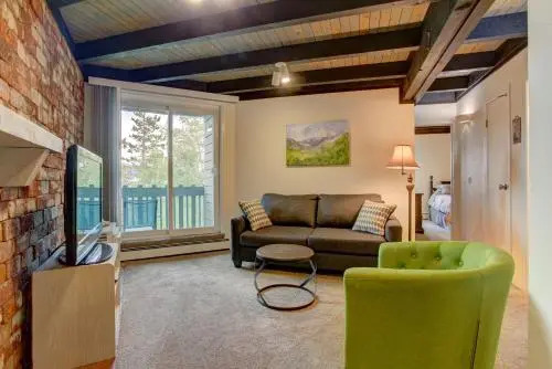 A203 Treehouse 2 Bedroom Condo by Redawning