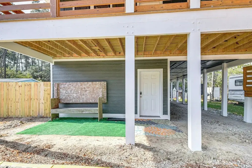 Outer Banks Couples Escape Near Beach & Gardens!