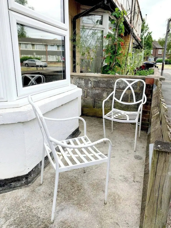 Spacious 4bed Home Near Woking Attractions&nature