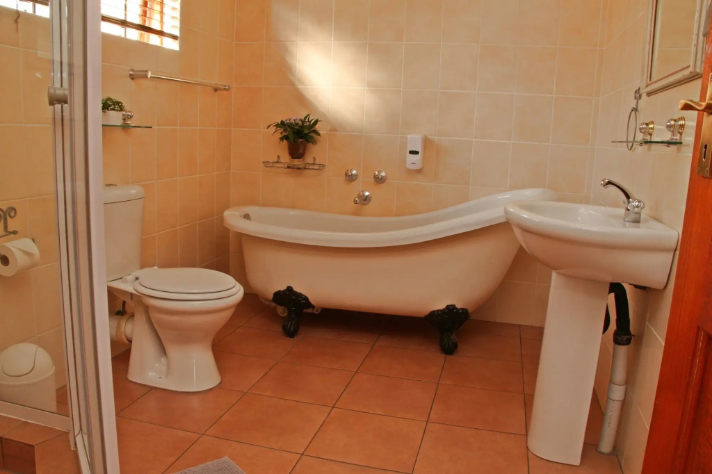 Del Roza Guest House