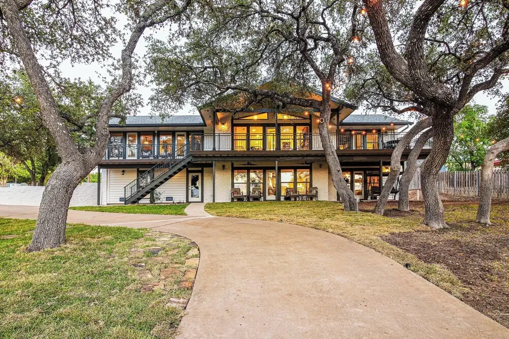 Lago Vista Home w/ Private Dock & Sport Court!