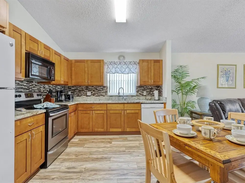 Spacious With Private Pool and Game Room 520