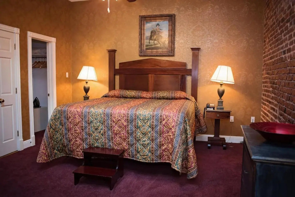 Quarter House Suites