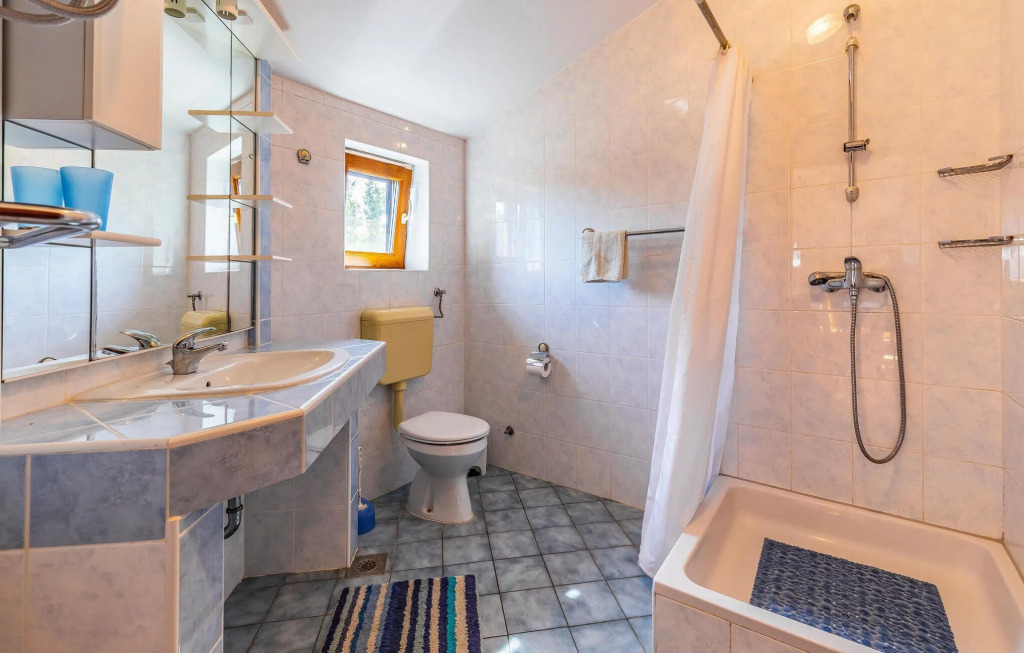Stunning Home in Medulin With Wifi and 7 Bedrooms