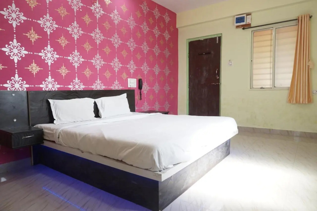 OYO 86266 Hotel Golden Lodge