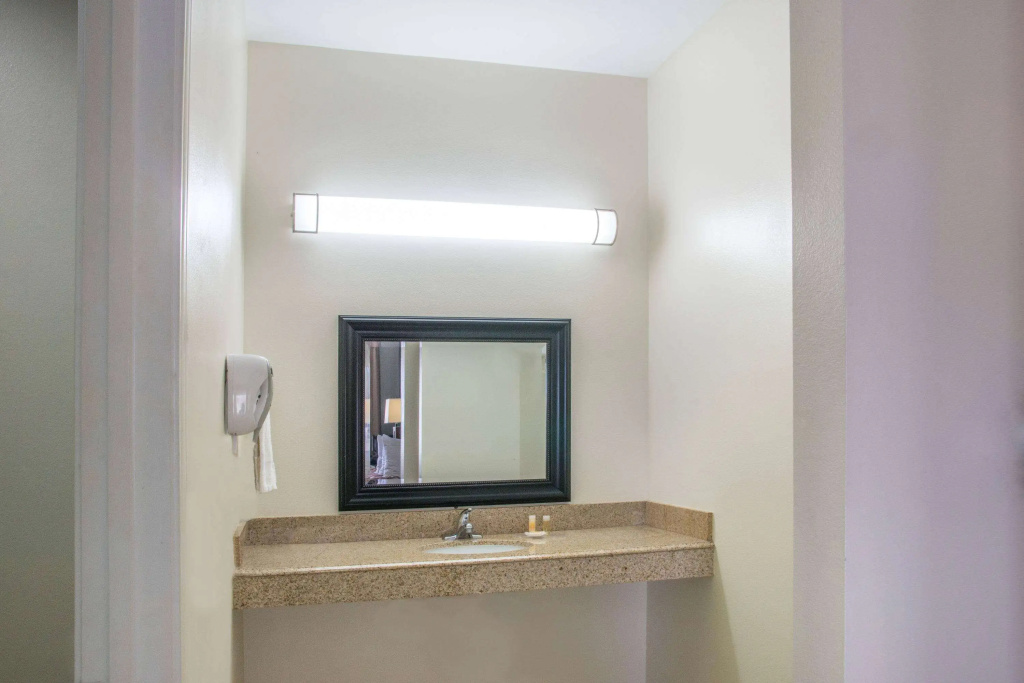 Days Inn by Wyndham Humble/Houston Intercontinental Airport